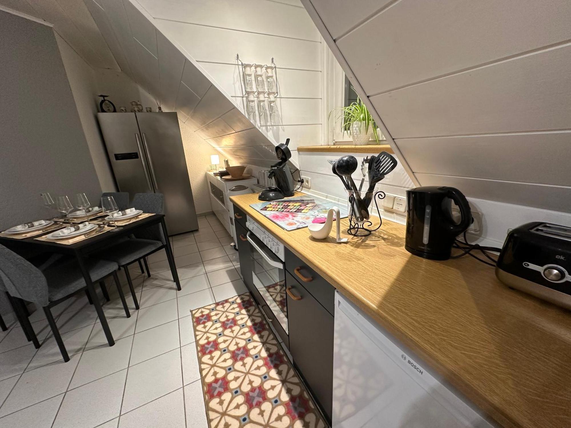 Zentrale Maisonette Mit Buero & Parkplatz Griesheim  Exterior foto