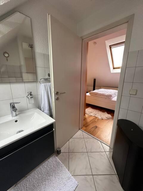 Zentrale Maisonette Mit Buero & Parkplatz Griesheim  Exterior foto