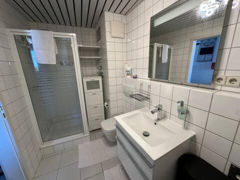Zentrale Maisonette Mit Buero & Parkplatz Griesheim  Exterior foto